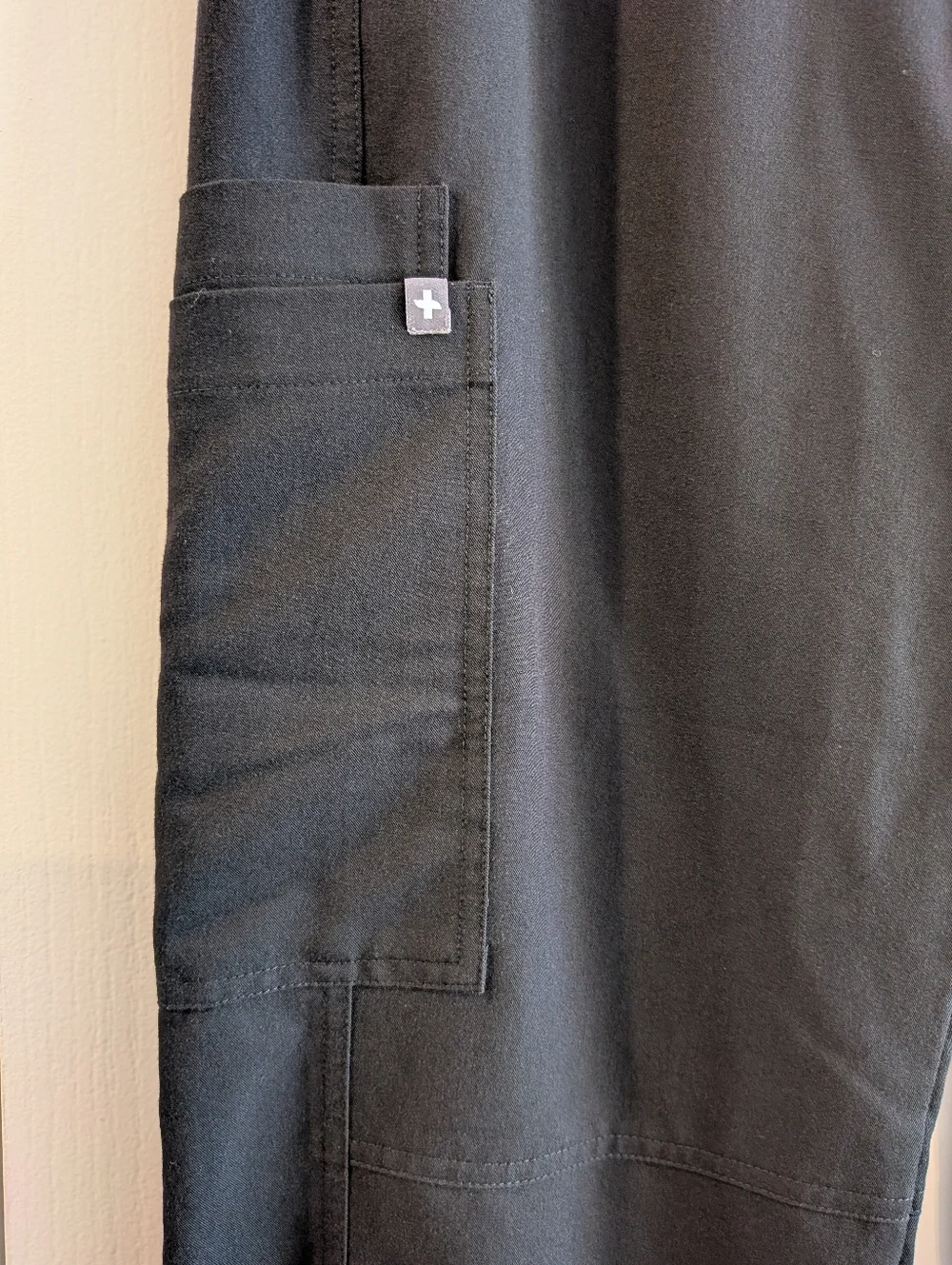 FIGS Axim Cargo Black Scrub Pants Men's Size Large Short Utility Uniform Nurse
